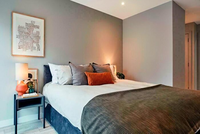 3 Bedroom Flat To Rent In Solasta Riverside, Clyde Place, Glasgow, G5