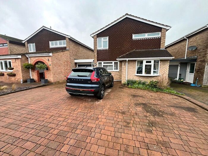 3 Bedroom Link Detached House For Sale In Windermere Avenue, Basingstoke, Hampshire, RG22