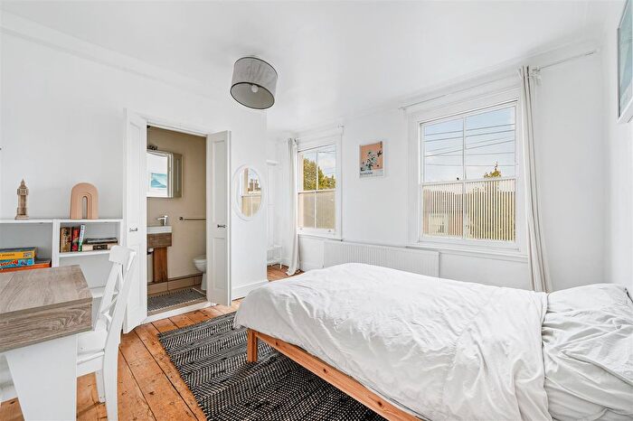 2 Bedroom Flat For Sale In Chaucer Road, Poets Corner, Acton, London, W3