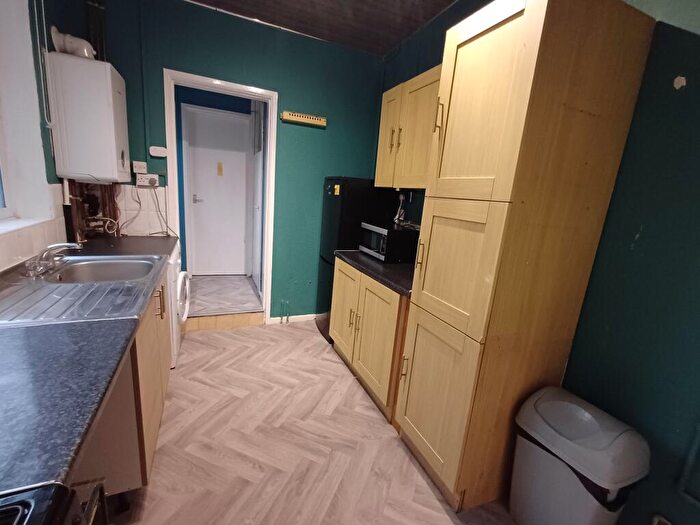 4 Bedroom House To Rent In Spark Terrace, Stoke-on-Trent, ST4