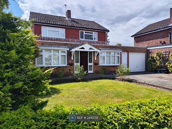 4 Bedroom Detached House To Rent In Roselands Avenue, Hoddesdon, EN11
