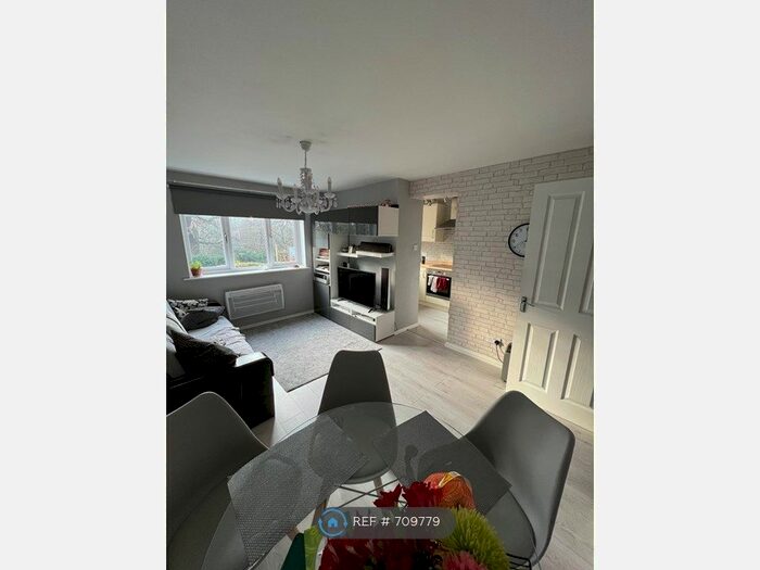 1 Bedroom Flat To Rent In Jasper House, Worcester Park, London, KT4