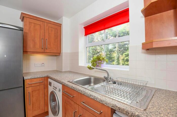 2 Bedroom Flat To Rent In International Way, Sunbury On Thames, TW16