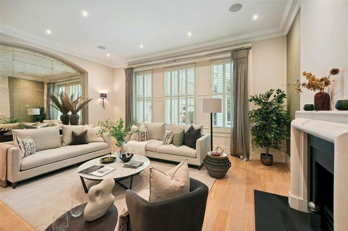 4 Bedroom Flat To Rent In Onslow Square, South Kensington, London, SW7