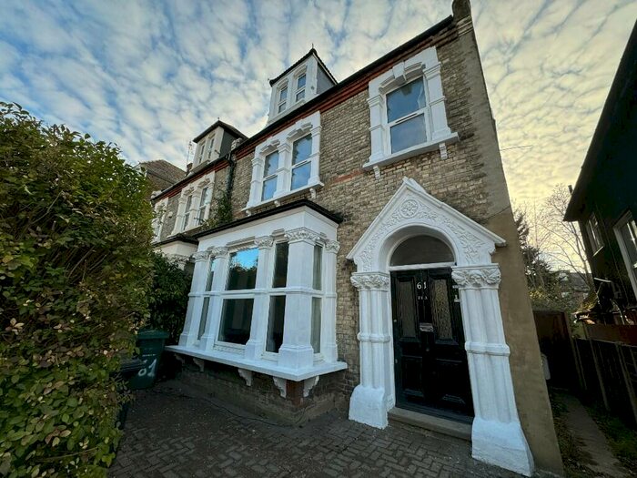 2 Bedroom Flat To Rent In Station Road, London, N3