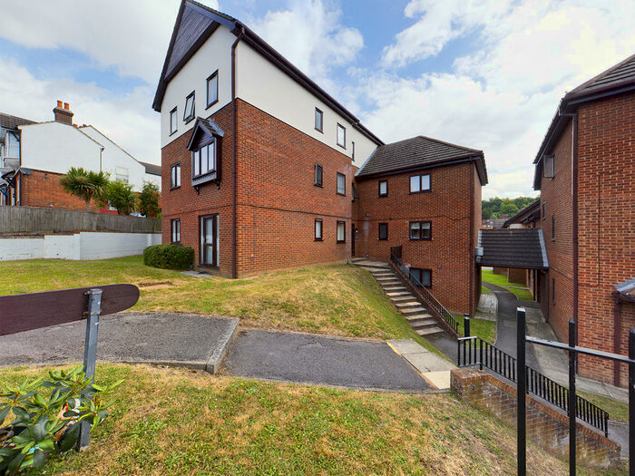 2 Bedroom Flat To Rent In Sovereign Court Totteridge Avenue, High Wycombe, HP13