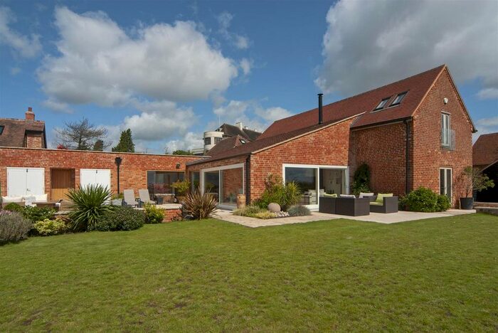 4 Bedroom Barn Conversion For Sale In Oversley Castle, Alcester, B49