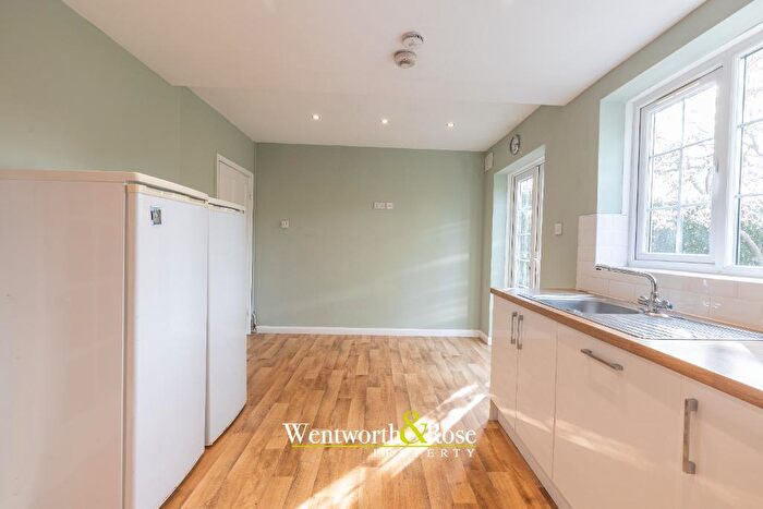 4 Bedroom Semi Detached House To Rent In Iris Close, Selly Oak, Birmingham, B29