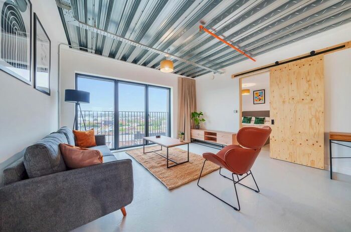 2 Bedroom Flat To Rent In Secret Garden, Leeds, LS9