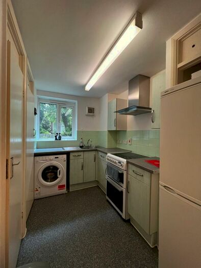 2 Bedroom Flat To Rent In Victoria Grove, N12
