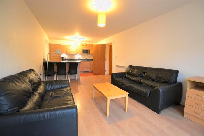 2 Bedroom Flat To Rent In Park Lodge Avenue, West Drayton, UB7