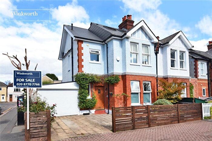 4 Bedroom Semi Detached House For Sale In Greenford Road, Sutton, SM1