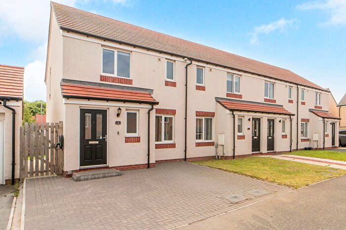 3 Bedroom End Of Terrace House For Sale In Craighall Avenue, Edinburgh, EH21