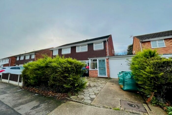 3 Bedroom Semi-Detached House To Rent In Chestnut Drive, Broadstairs CT10