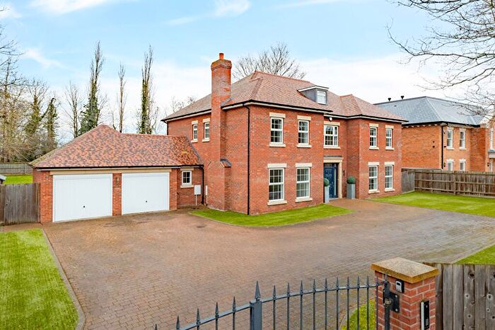 6 Bedroom Detached House For Sale In Bromham Road, Biddenham, MK40