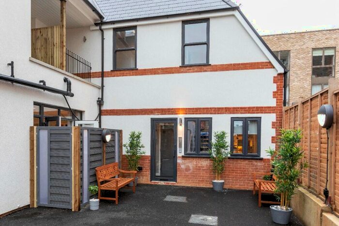 Studio To Rent In Stafford Road, Wallington, Surrey, SM6