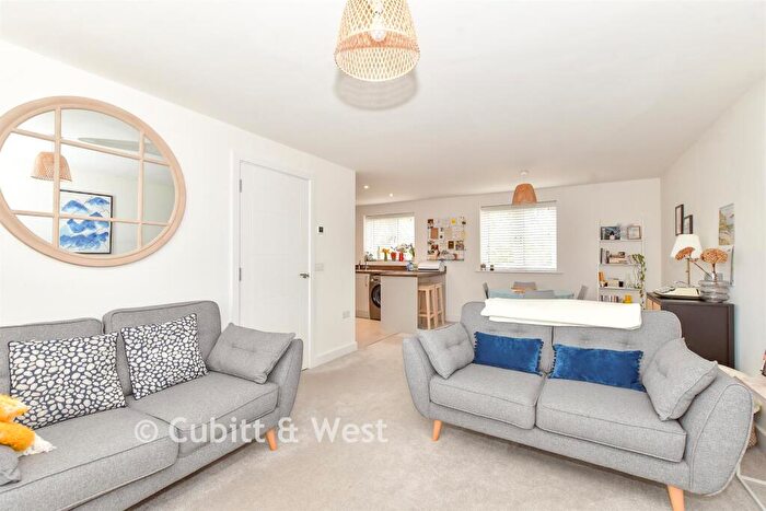 2 Bedroom Flat For Sale In Clay Lane, Chichester, West Sussex, PO19