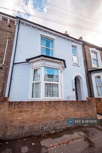 6 Bedroom Terraced House To Rent In Ordnance Road, Southampton, SO15