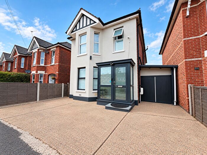 3 Bedroom Detached House For Sale In Nortoft Road, Bournemouth, BH8