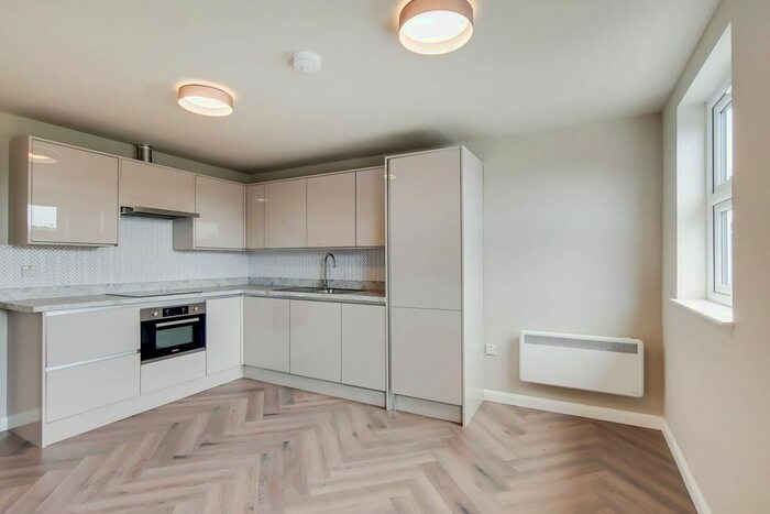 2 Bedroom Flat To Rent In High Road, Wood Green, London, N22