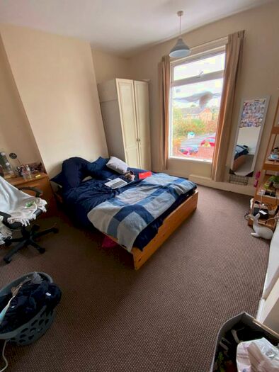 3 Bedroom House Of Multiple Occupation To Rent In Cycle Road, Nottingham, NG7