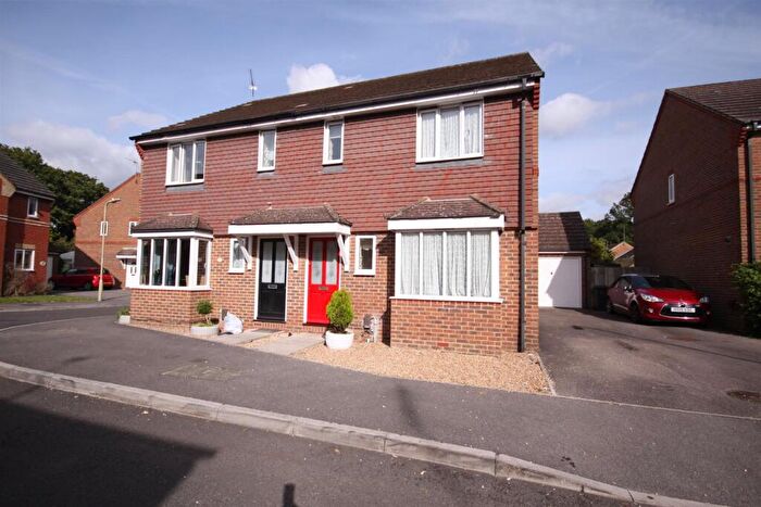 3 Bedroom Semi-Detached House To Rent In Sorrel Drive, Whiteley, PO15