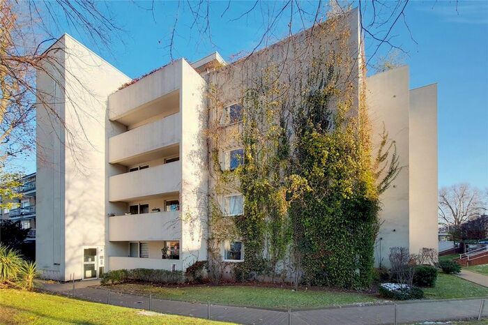 2 Bedroom Flat To Rent In Putney Hill, London, SW15