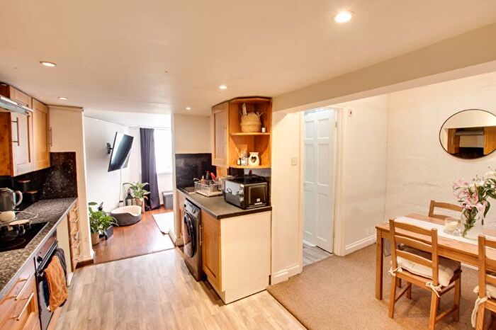 1 Bedroom Flat To Rent In Argyle Terrace, Bath, BA2