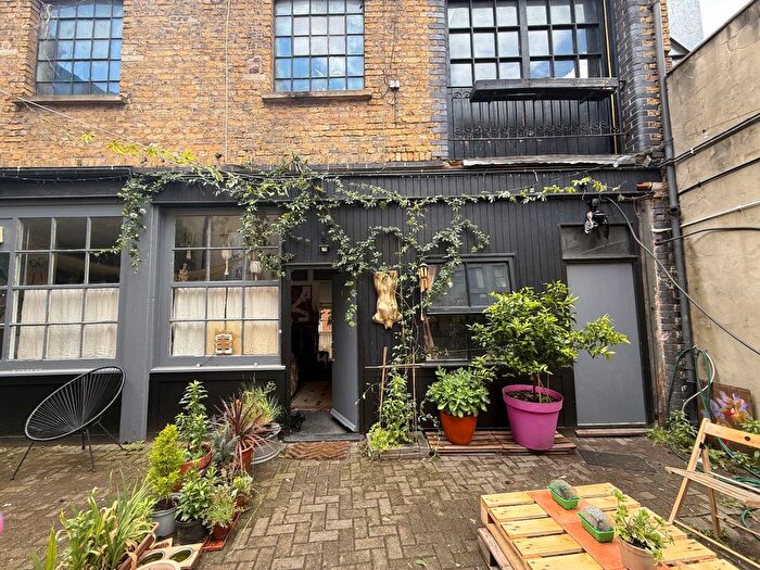 3 Bedroom Maisonette To Rent In Ratcliffe Cross Street, London, E1