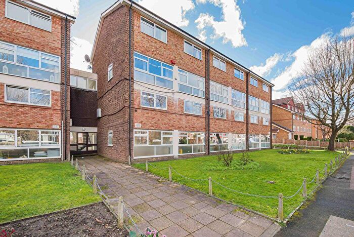 2 Bedroom Maisonette For Sale In Manor Road, Sidcup, DA15