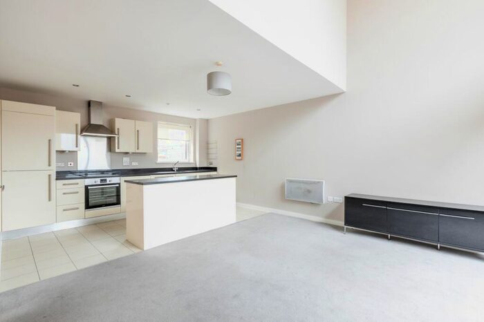 3 Bedroom Flat To Rent In Fleet Street, Stepney Court, BN1