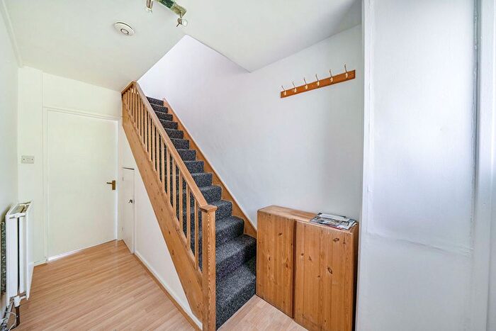 2 Bedroom Flat To Rent In Fauconberg Road, Grove Park, London, W4
