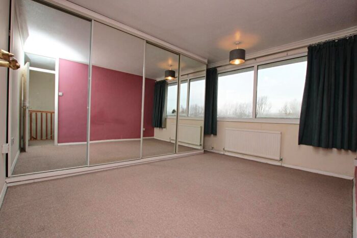 3 Bedroom Terraced House For Sale In Severn Way, Kettering, NN16