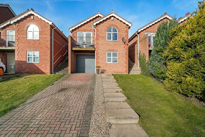 3 Bedroom Detached House For Sale In Doveside Drive, Barnsley, S73