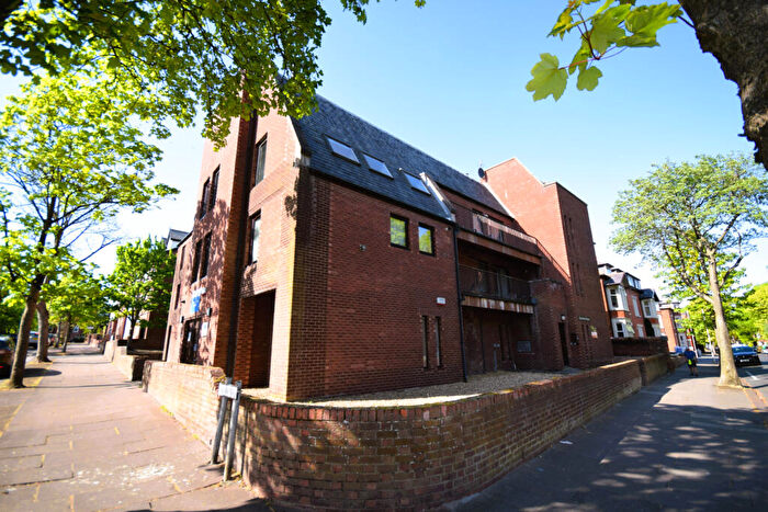 2 Bedroom Flat To Rent In Grosvenor House, CA1