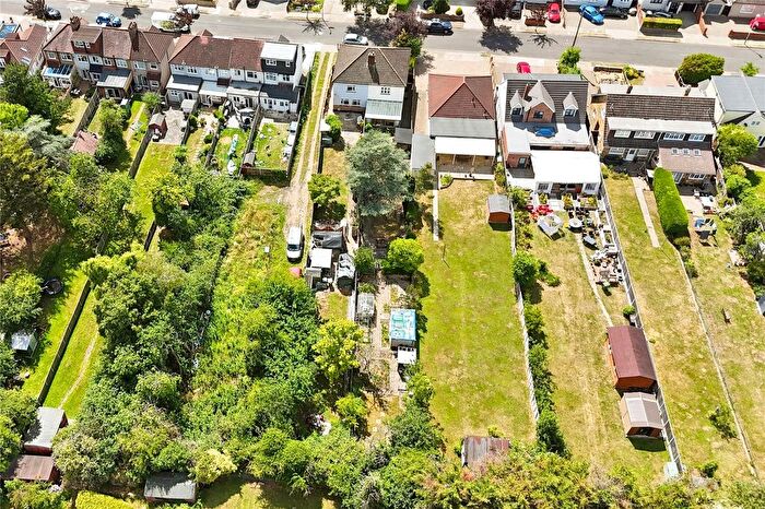 3 Bedroom Semi Detached House For Sale In Felstead Road, Romford, RM5