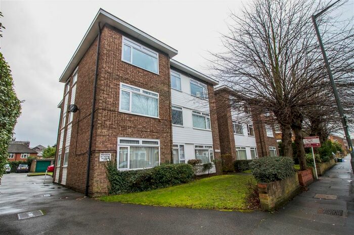 2 Bedroom Flat To Rent In Selbridge Court, Princes Road, Wimbledon, SW19