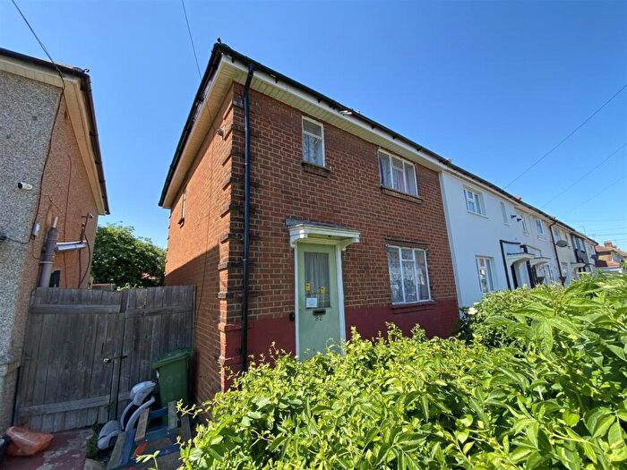 3 Bedroom End Of Terrace House For Sale In Crescent Road, Dagenham, RM10