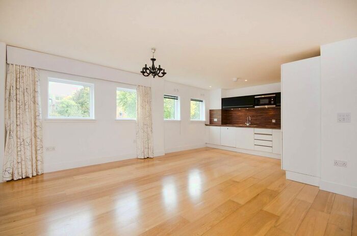2 Bedroom Flat To Rent In The Downs, Wimbledon Village, London, SW20