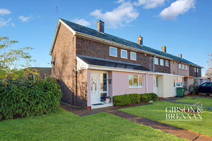 2 Bedroom End Of Terrace House For Sale In Brownlow Bend, Basildon, SS14