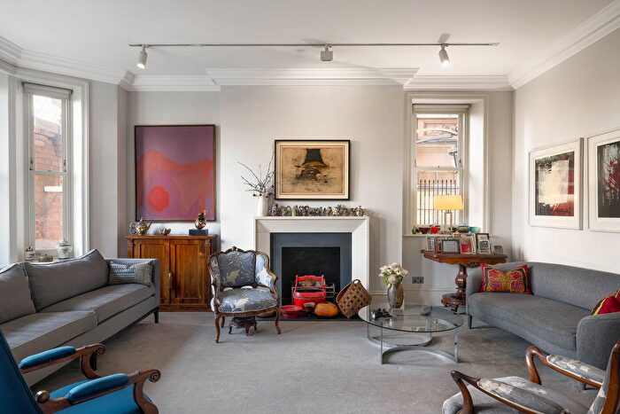 3 Bedroom Flat For Sale In Park Close, London, London, SW1X
