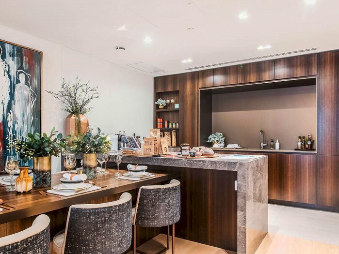 1 Bedroom Flat To Rent In Lincoln Square, Portugal Street, City, WC2A