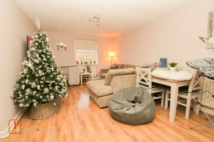 2 Bedroom Flat To Rent In Holst Avenue, Witham, Essex, CM8