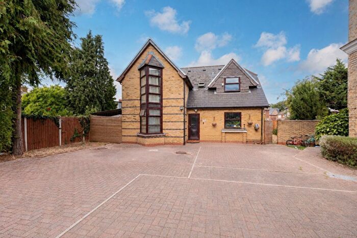 3 Bedroom Detached House For Sale In Raymond Road, Langley, SL3