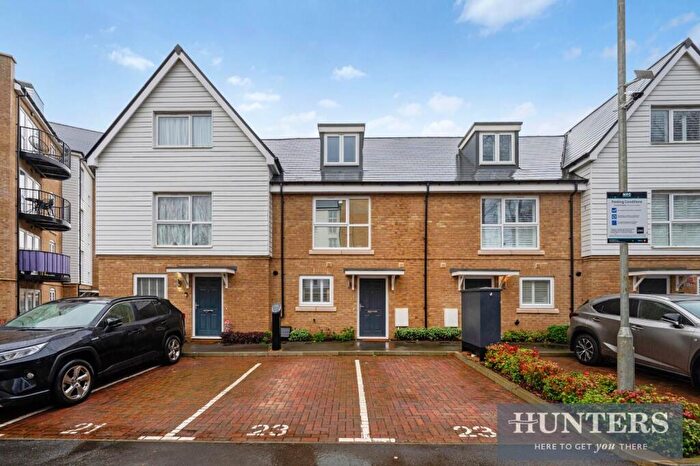 3 Bedroom Terraced House For Sale In Gunpowder Road, Worcester Park, KT4