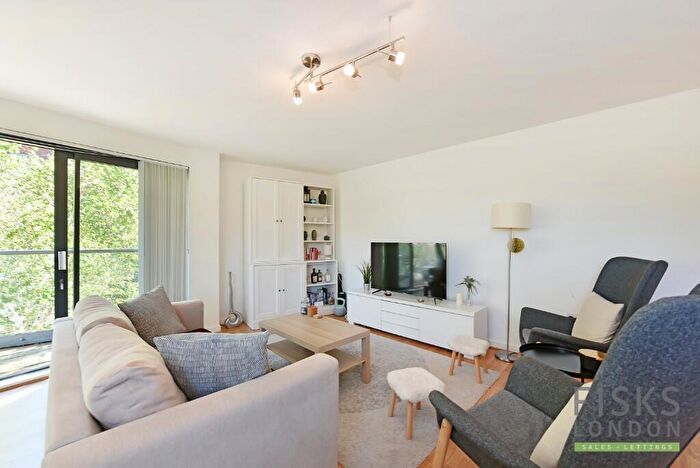 2 Bedroom Apartment For Sale In Douglas Path, London, E14