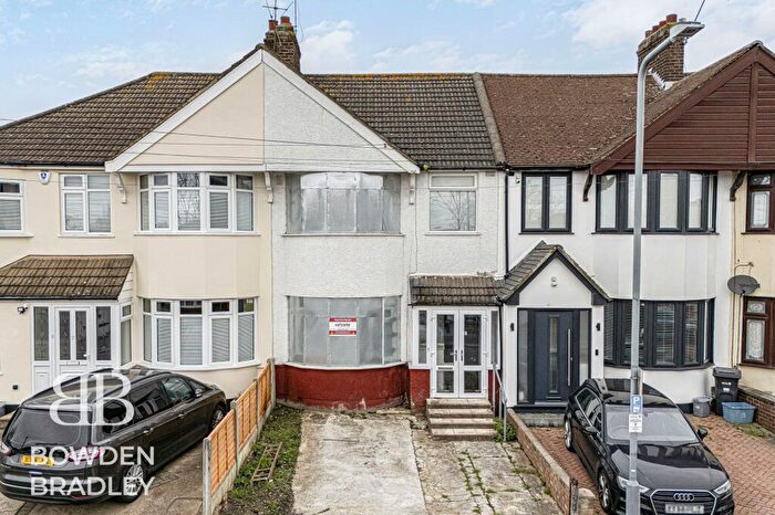 3 Bedroom Terraced House For Sale In Tiverton Avenue, Clayhall, IG5