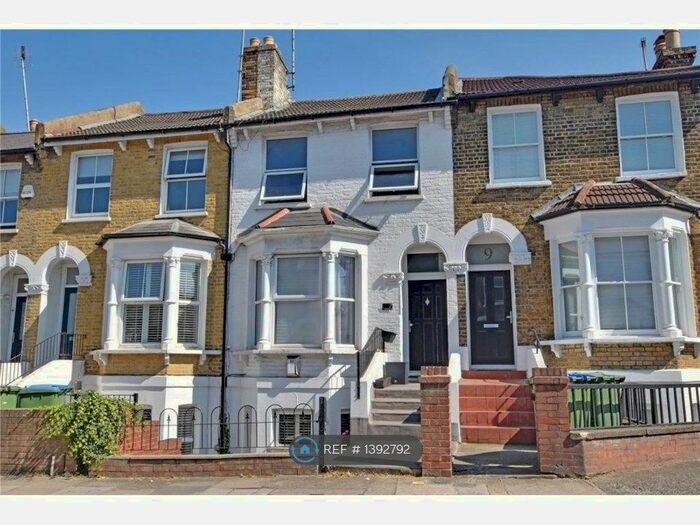 2 Bedroom Maisonette To Rent In Combedale Road, London, SE10