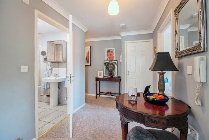 2 Bedroom Flat For Sale In Hamilton Road, Bournemouth, BH1