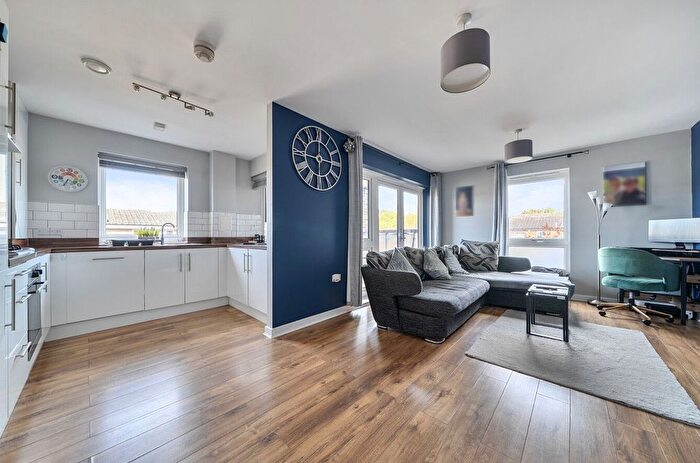2 Bedroom Flat For Sale In Summit House, Harbledown Place, Orpington, BR5